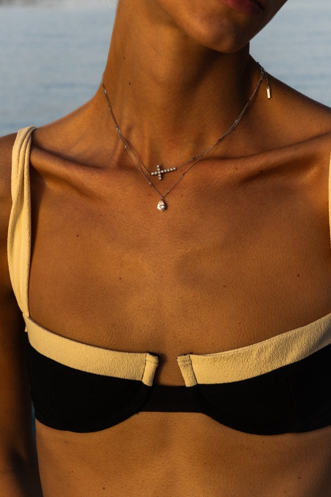 WOMAN | CROSS NECKLACE | GOLD